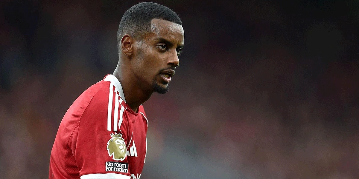 Isak Injury Puts Liverpool’s Brentford Clash in Doubt as Slot Faces Selection Challenges