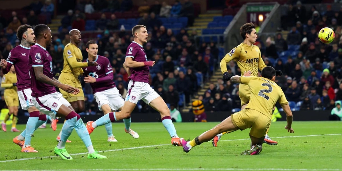 Crystal Palace Beat Burnley 1-0 to Keep European Hopes Alive