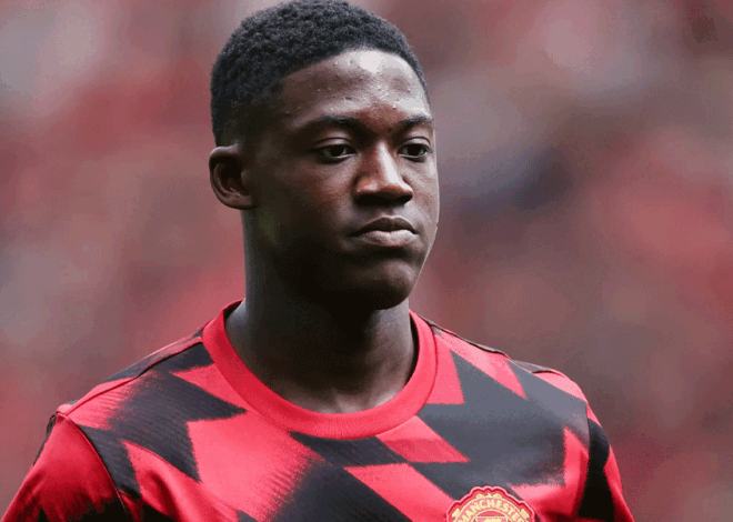Kobbie Mainoo Faces Crucial Decision as Playing Time Evaporates at Man Utd
